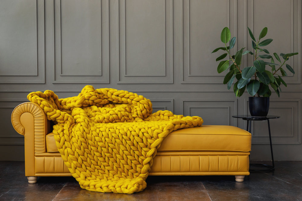 yellow-wool-blanket-super-chunky-on-the-sofa-home-ineterior-decor