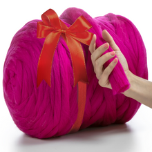 Charger l&#39;image dans la galerie, DARK PINK SUPER CHUNKY MERINO WOOL 4-5 CM, 25 MICRONS
