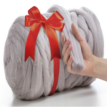 Load image into Gallery viewer, SATIN SUPER CHUNKY MERINO WOOL 4-5 CM, 25 MICRONS
