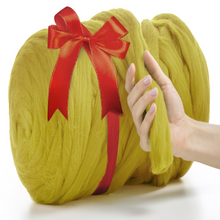 Load image into Gallery viewer, LIGHT OLIVE SUPER CHUNKY MERINO WOOL 4-5 CM, 25 MICRONS
